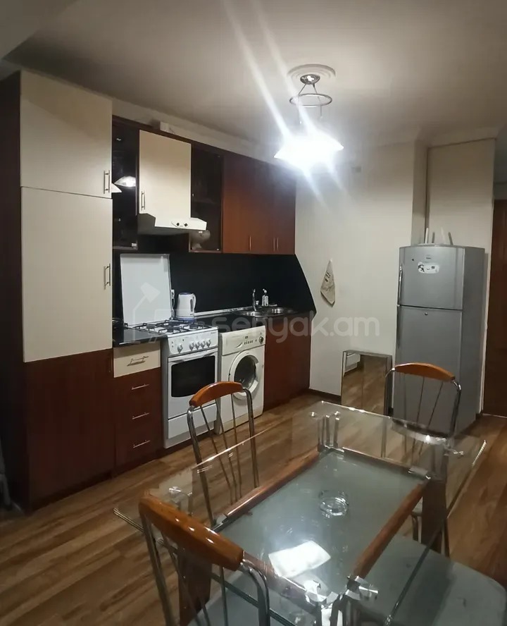 1 Սենյականոց Բնակարան, 40քմ, 4/11 հարկ, Կապիտալ Վերանորոգված