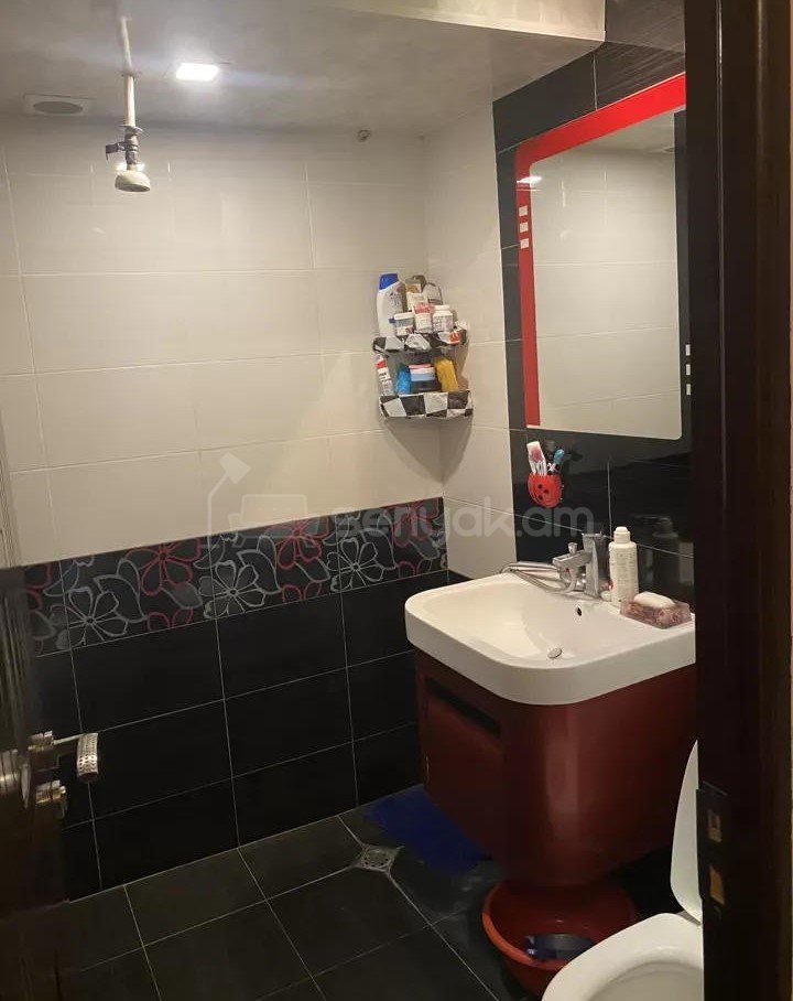 1 Սենյականոց Բնակարան, 37քմ, 3/5 հարկ, Կապիտալ Վերանորոգված