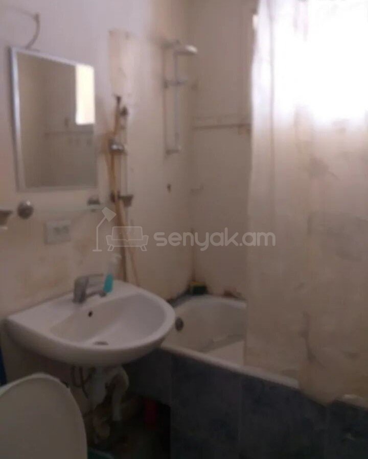 1 Սենյականոց Բնակարան, 33քմ, 3/5 հարկ, Նորմալ Վիճակում