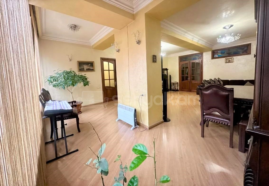 5 Սենյականոց Բնակարան Նորակառույցում, 202քմ, 8/11 հարկ, Կապիտալ Վերանորոգված