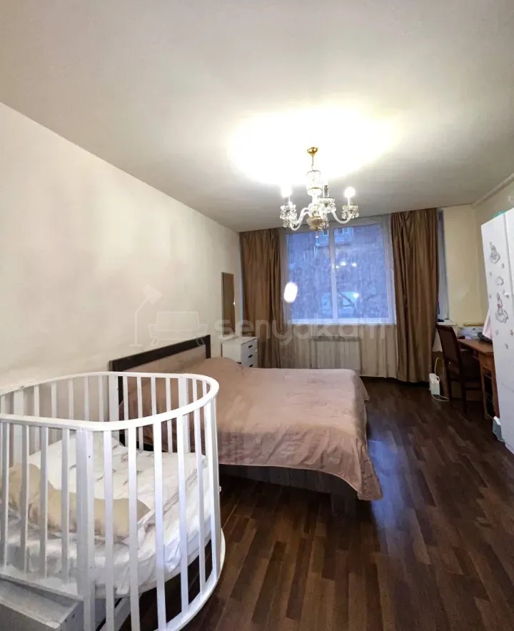 3 Սենյականոց Բնակարան Քարե Շենքում, 80քմ, 2/7 հարկ, Կապիտալ Վերանորոգված