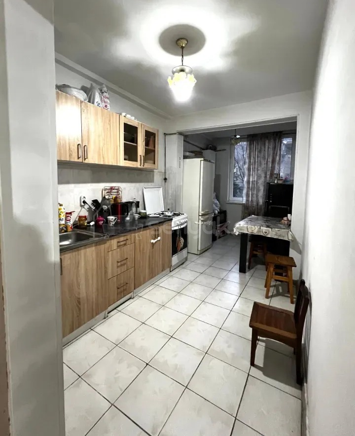 3 Սենյականոց Բնակարան Քարե Շենքում, 80քմ, 2/7 հարկ, Կապիտալ Վերանորոգված