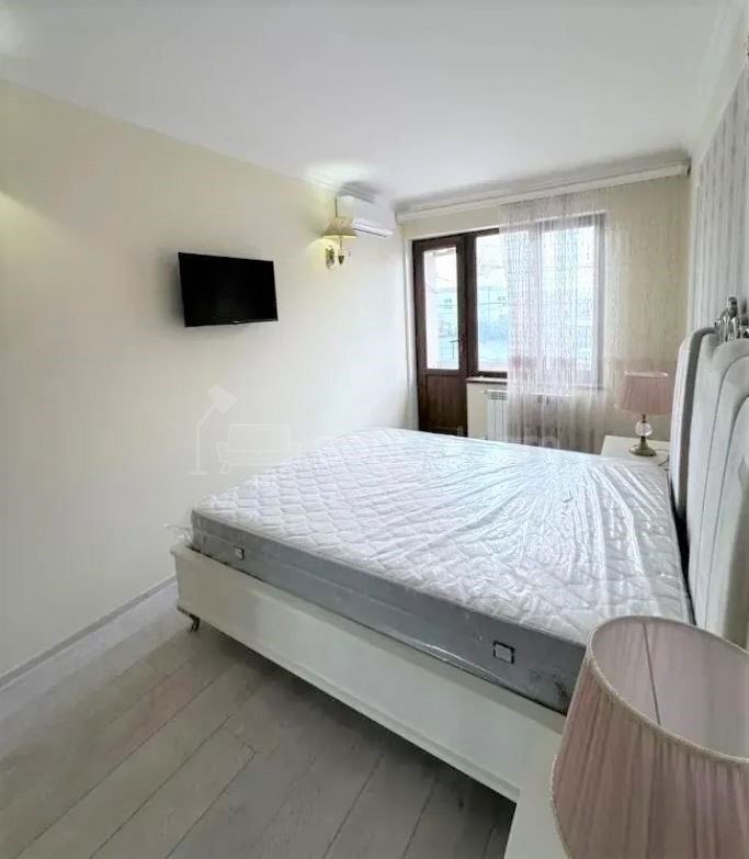 4 Սենյականոց Բնակարան Քարե Շենքում, 93քմ, 2/5 հարկ, Կապիտալ Վերանորոգված