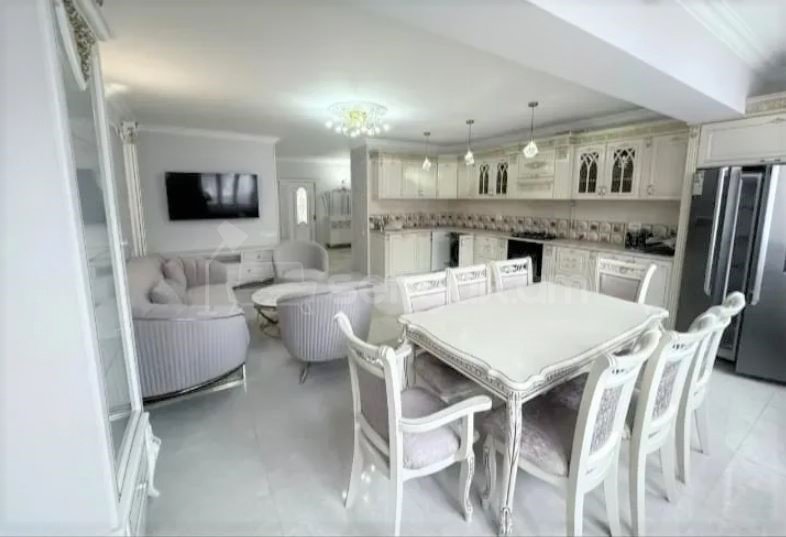 4 Սենյականոց Բնակարան Քարե Շենքում, 93քմ, 2/5 հարկ, Կապիտալ Վերանորոգված