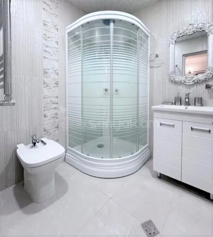 4 Սենյականոց Բնակարան Քարե Շենքում, 93քմ, 2/5 հարկ, Կապիտալ Վերանորոգված