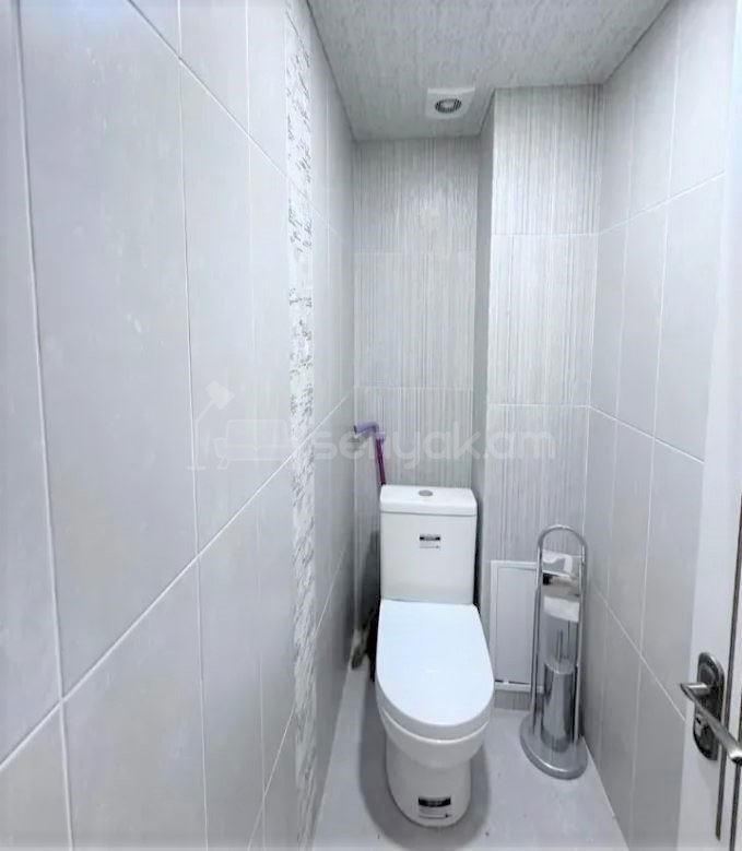 4 Սենյականոց Բնակարան Քարե Շենքում, 93քմ, 2/5 հարկ, Կապիտալ Վերանորոգված