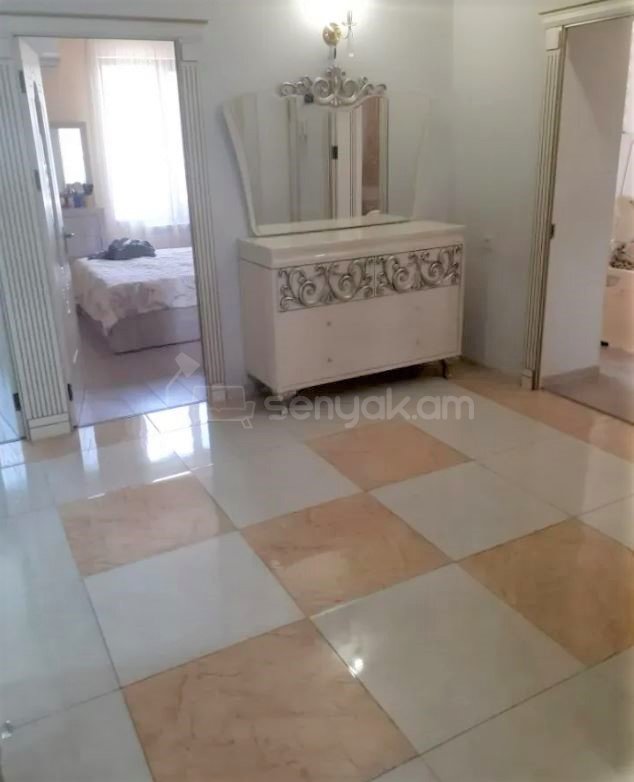 4 Սենյականոց Բնակարան Քարե Շենքում, 93քմ, 2/5 հարկ, Կապիտալ Վերանորոգված