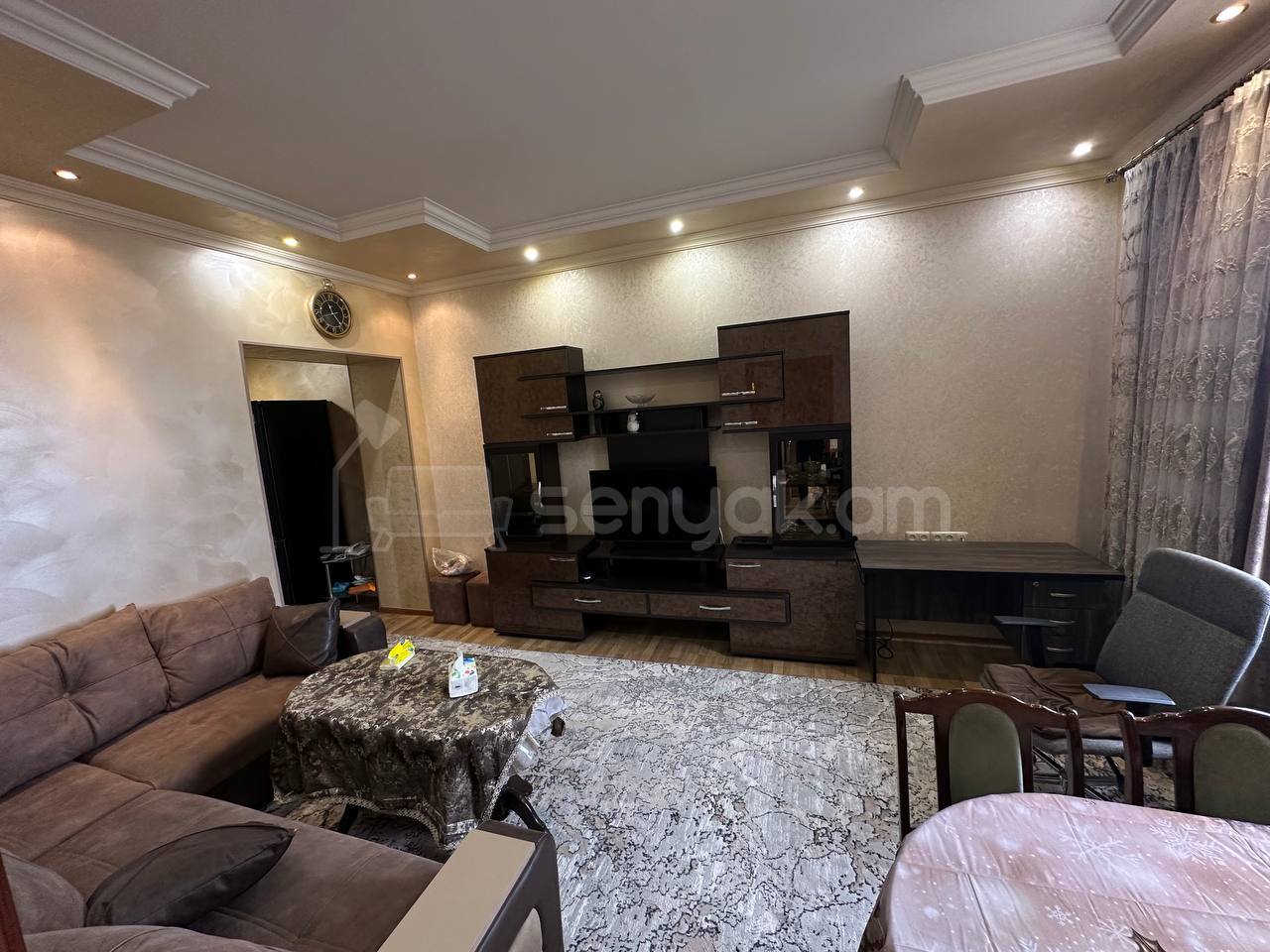 3 Սենյականոց Բնակարան Քարե Շենքում, 74քմ, 5/5 հարկ, Կապիտալ Վերանորոգված