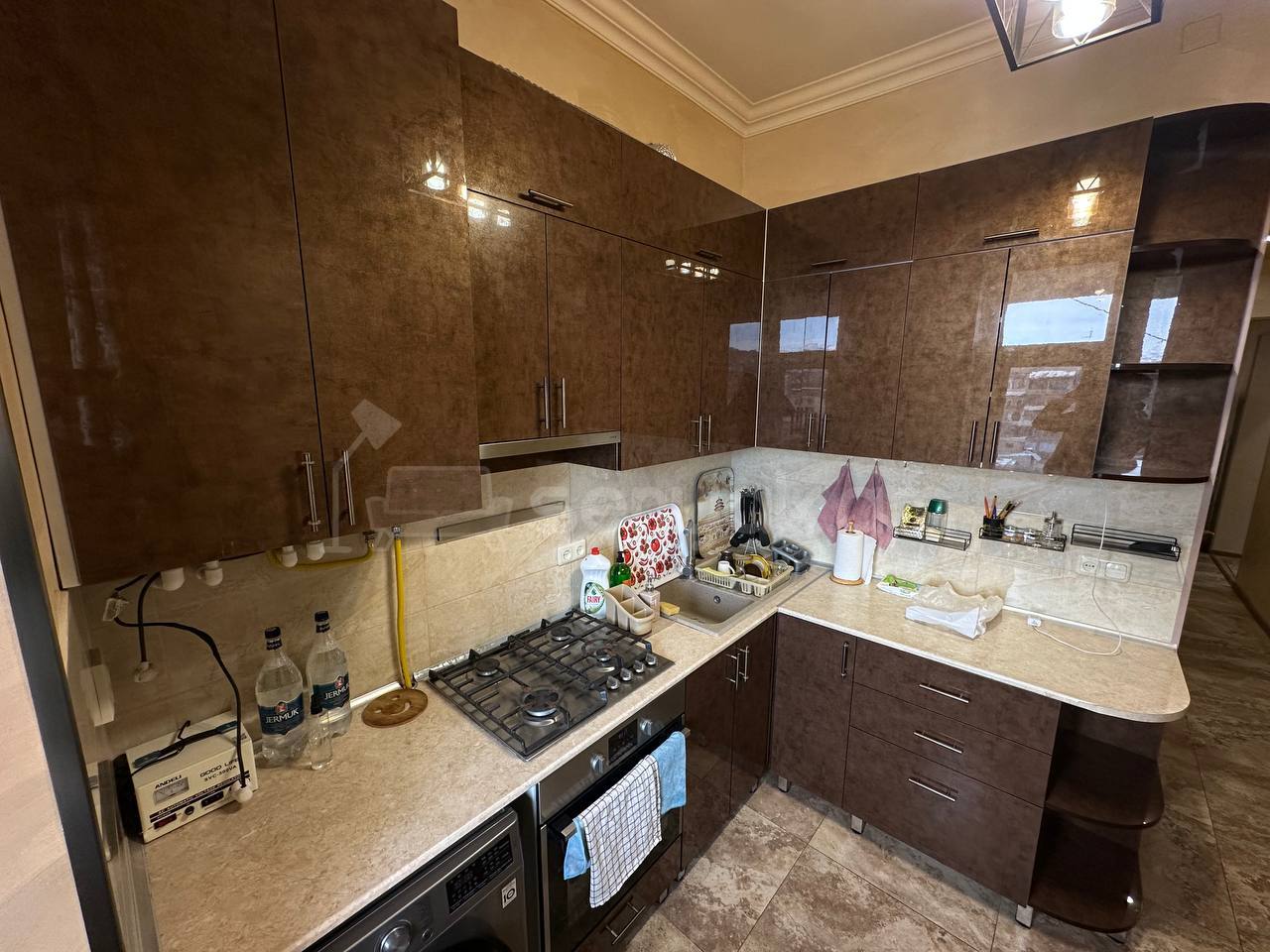 3 Սենյականոց Բնակարան Քարե Շենքում, 74քմ, 5/5 հարկ, Կապիտալ Վերանորոգված