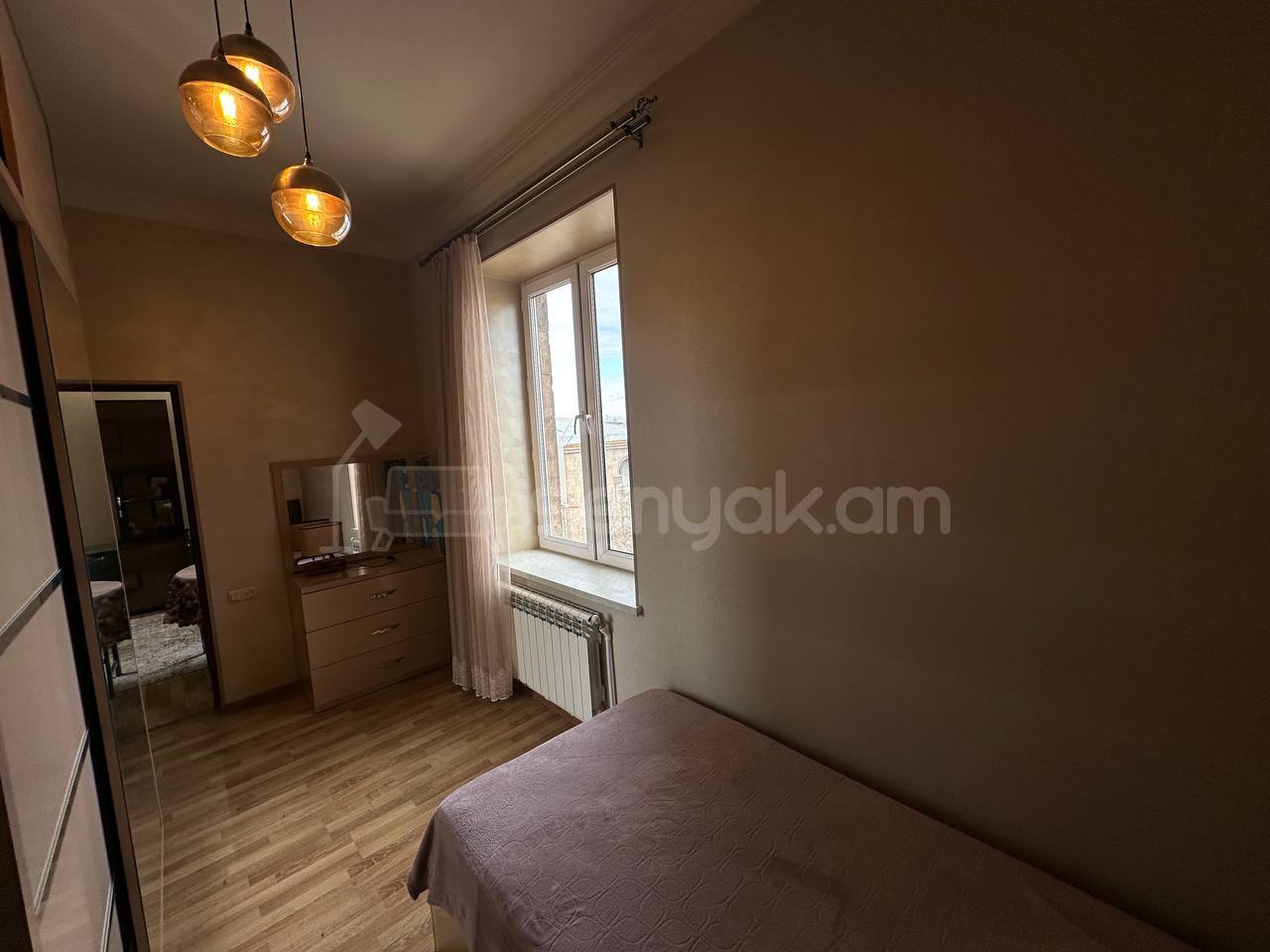 3 Սենյականոց Բնակարան Քարե Շենքում, 74քմ, 5/5 հարկ, Կապիտալ Վերանորոգված