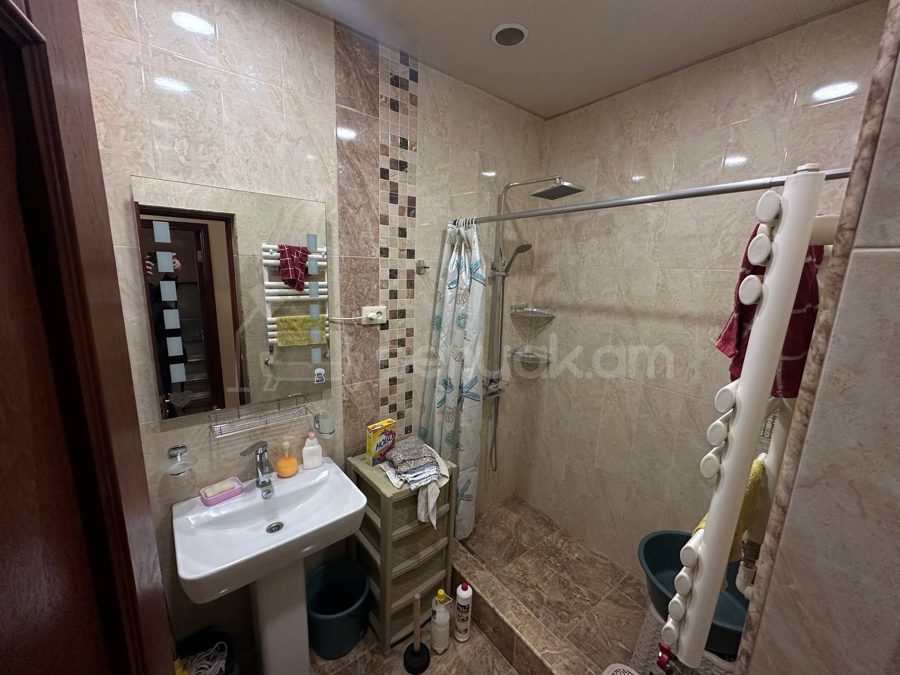 3 Սենյականոց Բնակարան Քարե Շենքում, 74քմ, 5/5 հարկ, Կապիտալ Վերանորոգված