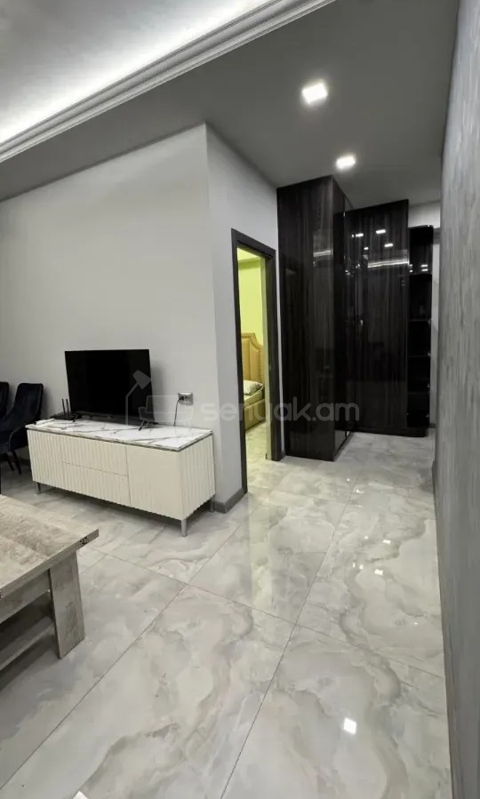 2 Սենյականոց Բնակարան, 52քմ, 3/11 հարկ, Դիզայներական Վերանորոգված, Կահավորված, Արևկող