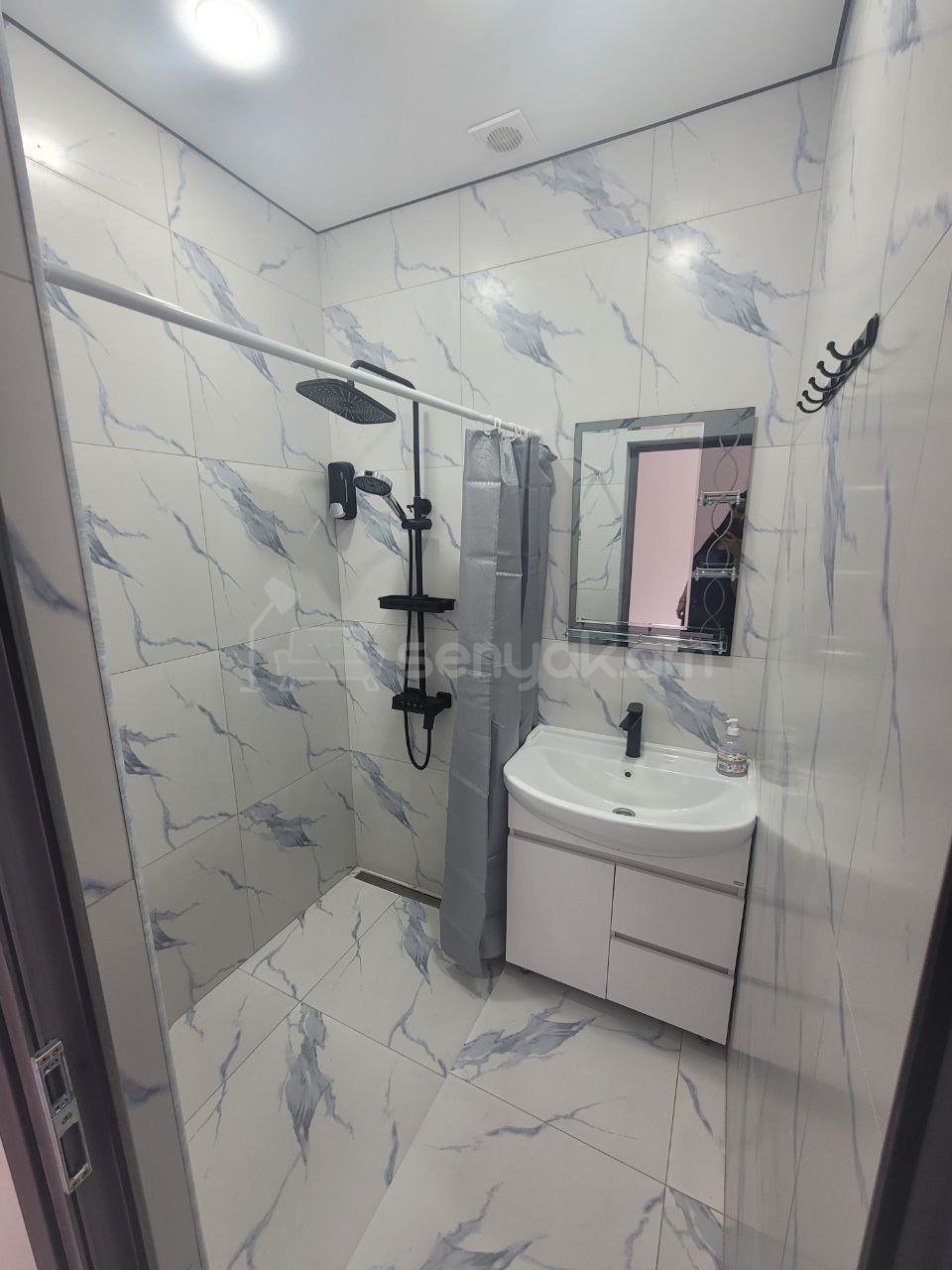 3 Սենյականոց Բնակարան Քարե Շենքում, 80քմ, 1/1 հարկ, Դիզայներական Վերանորոգված, Կահավորված, Արևկող