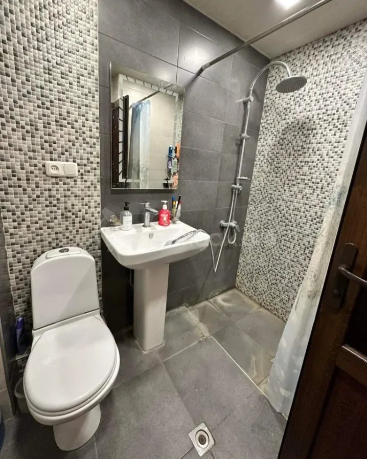 3 Սենյականոց Բնակարան Քարե Շենքում, 44քմ, 3/7 հարկ, Կապիտալ Վերանորոգված