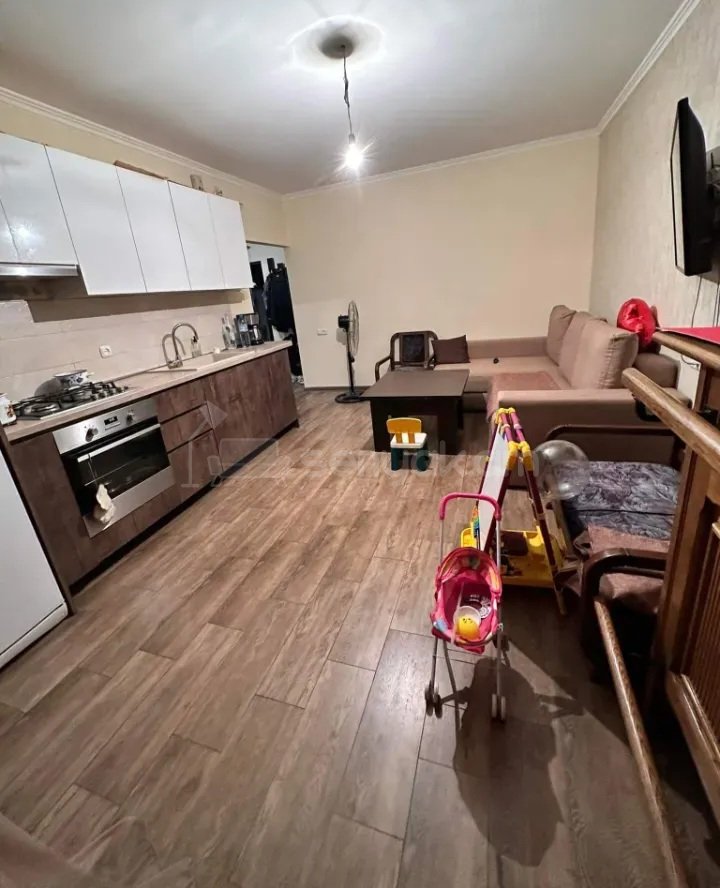 3 Սենյականոց Բնակարան Քարե Շենքում, 44քմ, 3/7 հարկ, Կապիտալ Վերանորոգված