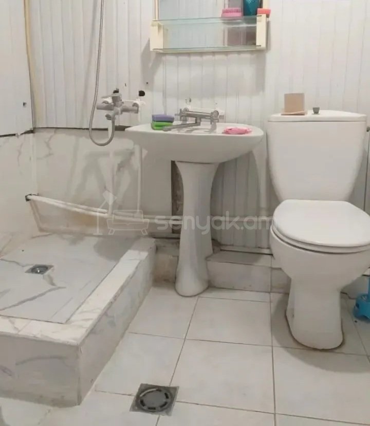 1 Սենյականոց Բնակարան, 42քմ, 8/9 հարկ, Պետական Վիճակում