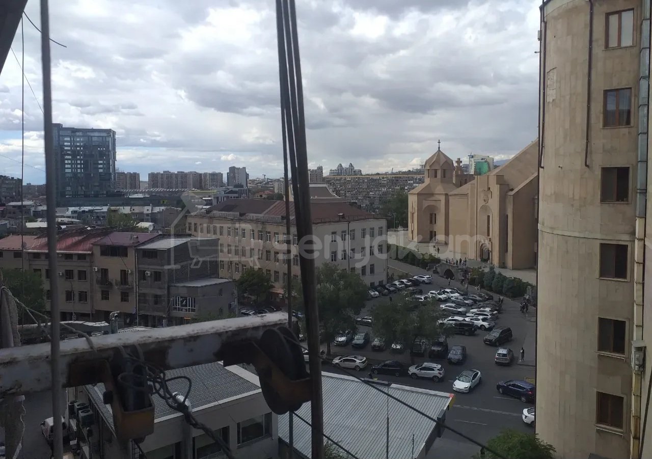 1 Սենյականոց Բնակարան, 42քմ, 8/9 հարկ, Պետական Վիճակում