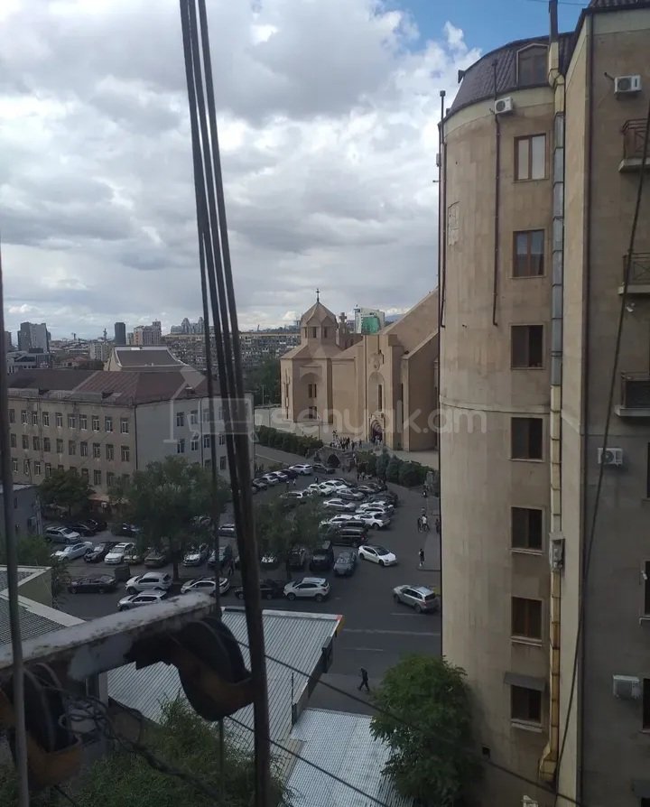 2 Սենյականոց Բնակարան Քարե Շենքում, 58քմ, 1/5 հարկ, Կապիտալ Վերանորոգված