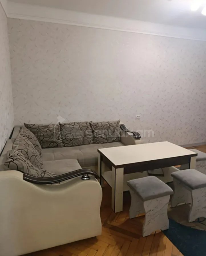 2 Սենյականոց Բնակարան Քարե Շենքում, 60քմ, 4/5 հարկ, Նորմալ Վիճակում, Կահավորված