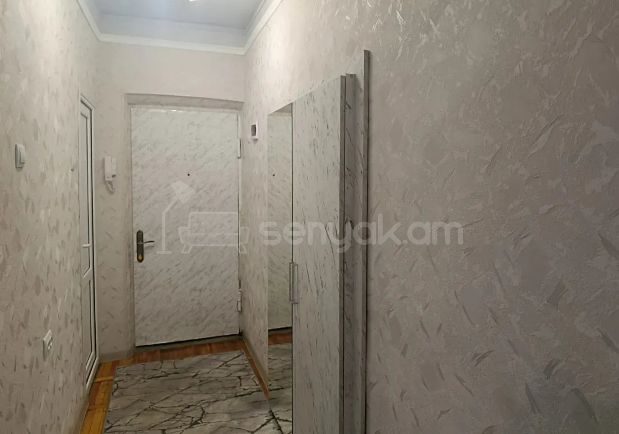 2 Սենյականոց Բնակարան Քարե Շենքում, 60քմ, 4/5 հարկ, Նորմալ Վիճակում, Կահավորված