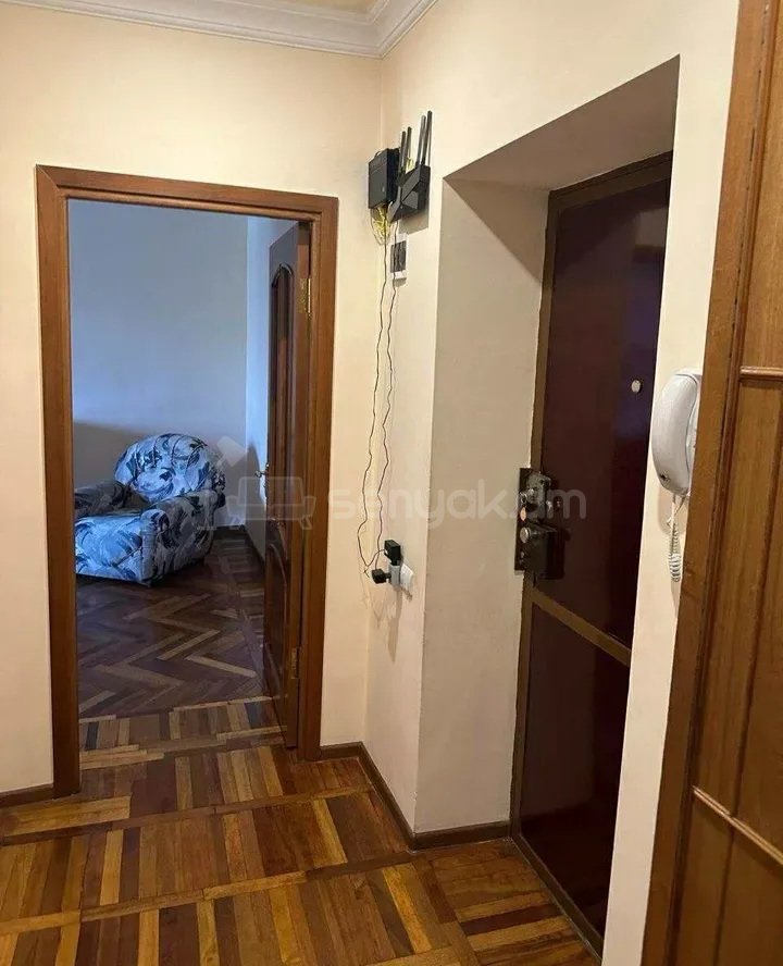 1 Սենյականոց Բնակարան Քարե Շենքում, 50քմ, 2/5 հարկ, Կապիտալ Վերանորոգված, Կահավորված