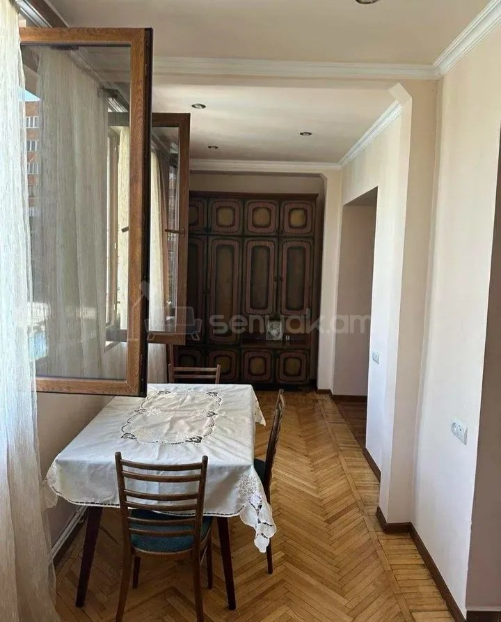 1 Սենյականոց Բնակարան Քարե Շենքում, 50քմ, 2/5 հարկ, Կապիտալ Վերանորոգված, Կահավորված