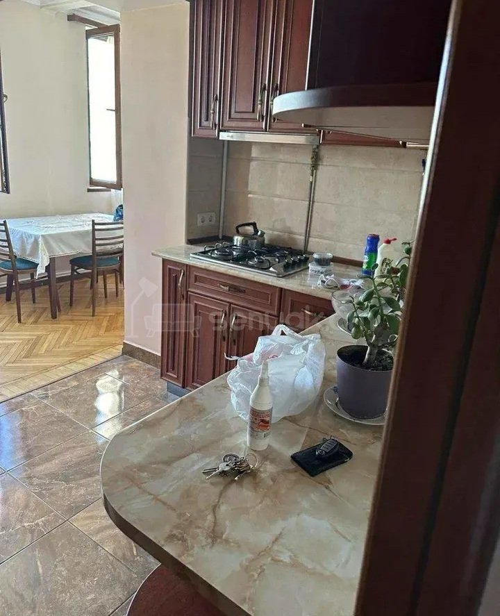 1 Սենյականոց Բնակարան Քարե Շենքում, 50քմ, 2/5 հարկ, Կապիտալ Վերանորոգված, Կահավորված