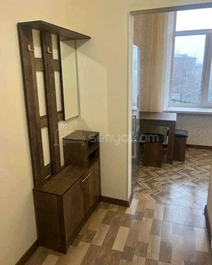 1 Սենյականոց Բնակարան Քարե Շենքում, 40քմ, 4/4 հարկ, Դիզայներական Վերանորոգված, Կահավորված, Արևկող