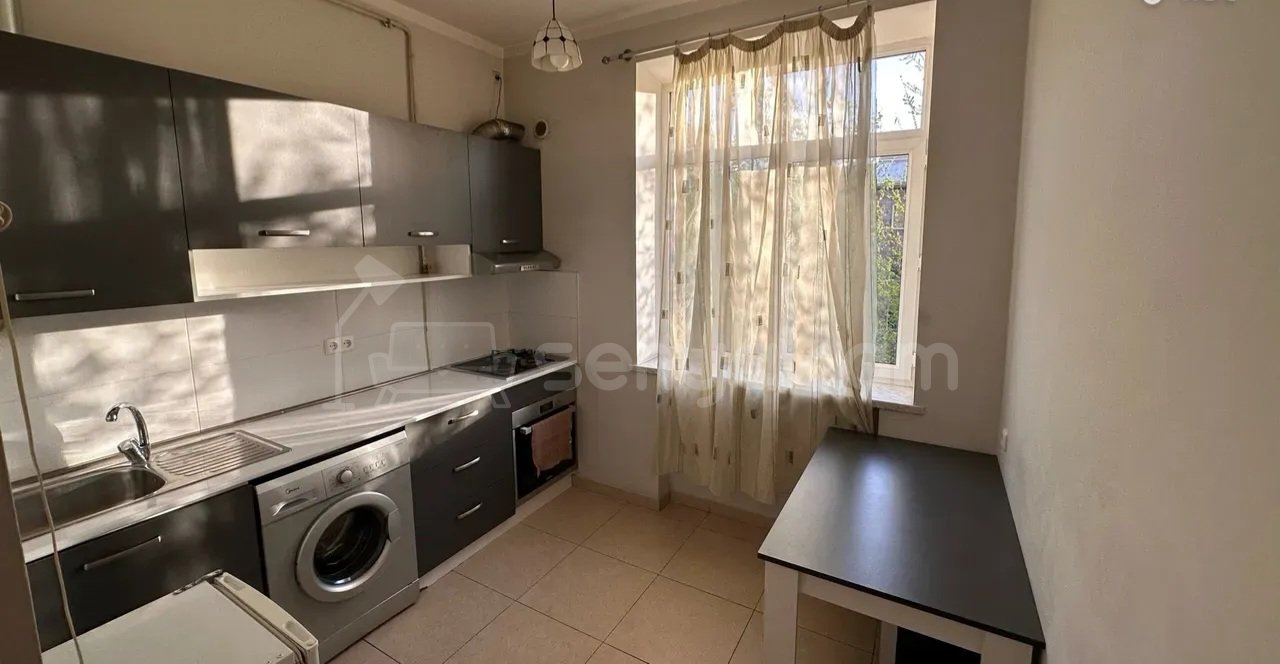 1 Սենյականոց Բնակարան Քարե Շենքում, 50քմ, 3/5 հարկ, Դիզայներական Վերանորոգված, Կահավորված, Արևկող