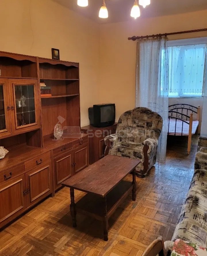 1 Սենյականոց Բնակարան Քարե Շենքում, 44քմ, 3/5 հարկ, Կապիտալ Վերանորոգված, Կահավորված, Արևկող