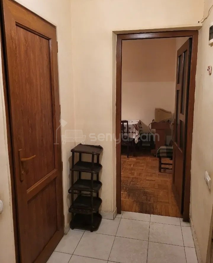 1 Սենյականոց Բնակարան Քարե Շենքում, 44քմ, 3/5 հարկ, Կապիտալ Վերանորոգված, Կահավորված, Արևկող