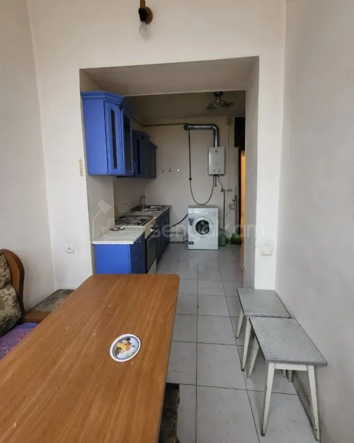 1 Սենյականոց Բնակարան Քարե Շենքում, 44քմ, 3/5 հարկ, Կապիտալ Վերանորոգված, Կահավորված, Արևկող