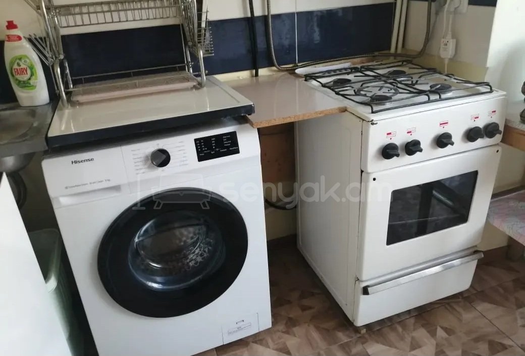 1 Սենյականոց Բնակարան Քարե Շենքում, 30քմ, 2/4 հարկ, Զրոյական Վիճակում, Կահավորված