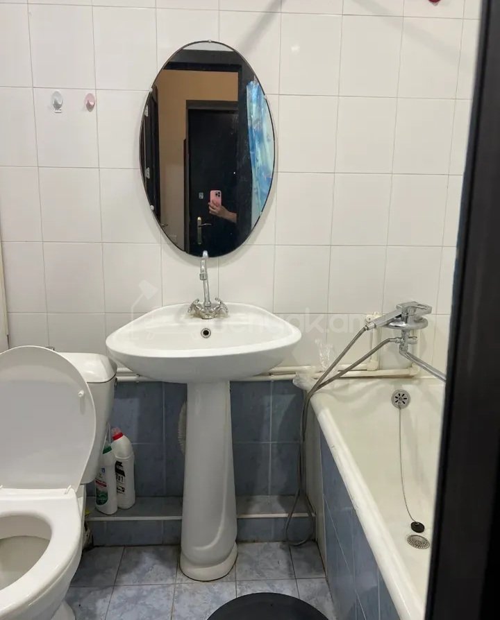 1 Սենյականոց Բնակարան Քարե Շենքում, 45քմ, 4/5 հարկ, Դիզայներական Վերանորոգված, Կահավորված