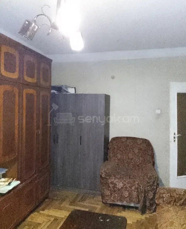 1 Սենյականոց Բնակարան Քարե Շենքում, 42քմ, 5/5 հարկ, Զրոյական Վիճակում