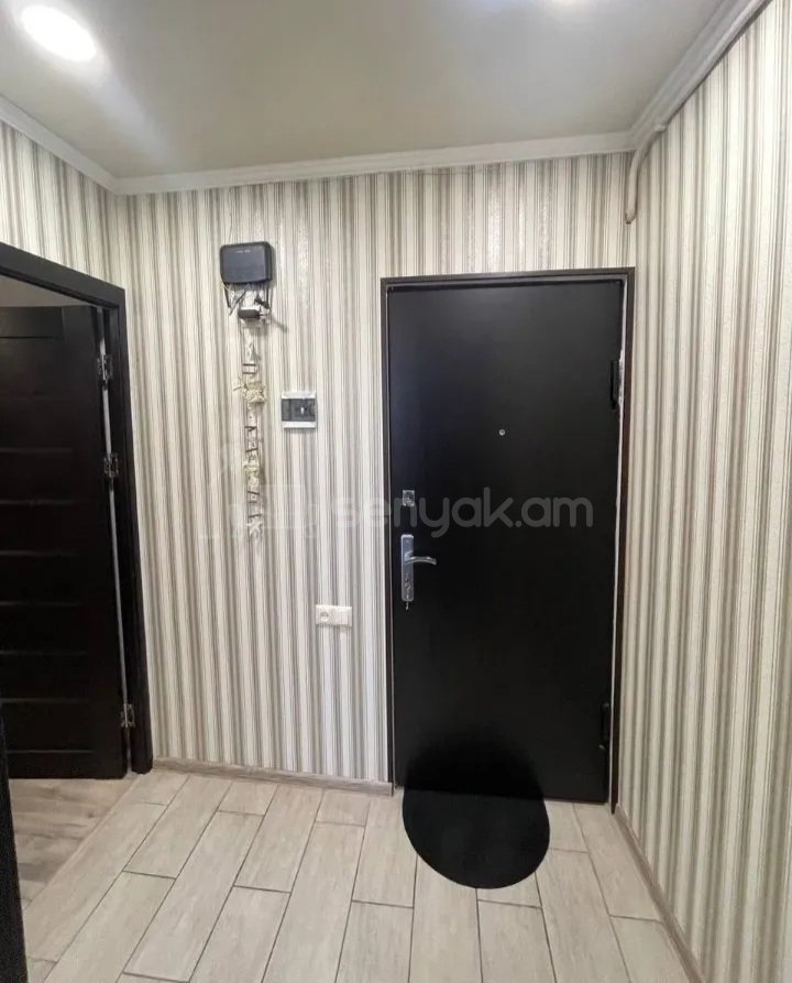 2 Սենյականոց Բնակարան Քարե Շենքում, 45քմ, 5/5 հարկ, Կապիտալ Վերանորոգված, Կահավորված