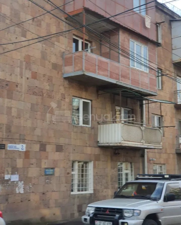 2 Սենյականոց Բնակարան Քարե Շենքում, 60քմ, 3/4 հարկ, Զրոյական Վիճակում