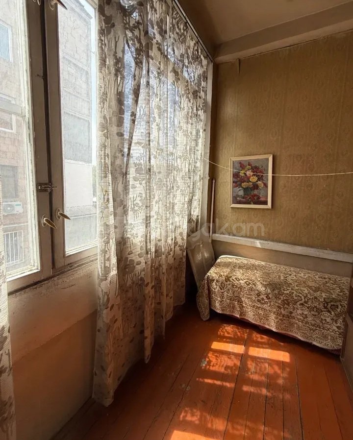 3 Սենյականոց Բնակարան Քարե Շենքում, 54քմ, 2/3 հարկ, Զրոյական Վիճակում