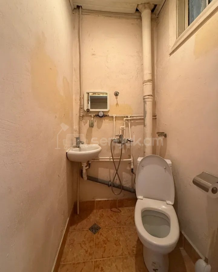 3 Սենյականոց Բնակարան Քարե Շենքում, 54քմ, 2/3 հարկ, Զրոյական Վիճակում