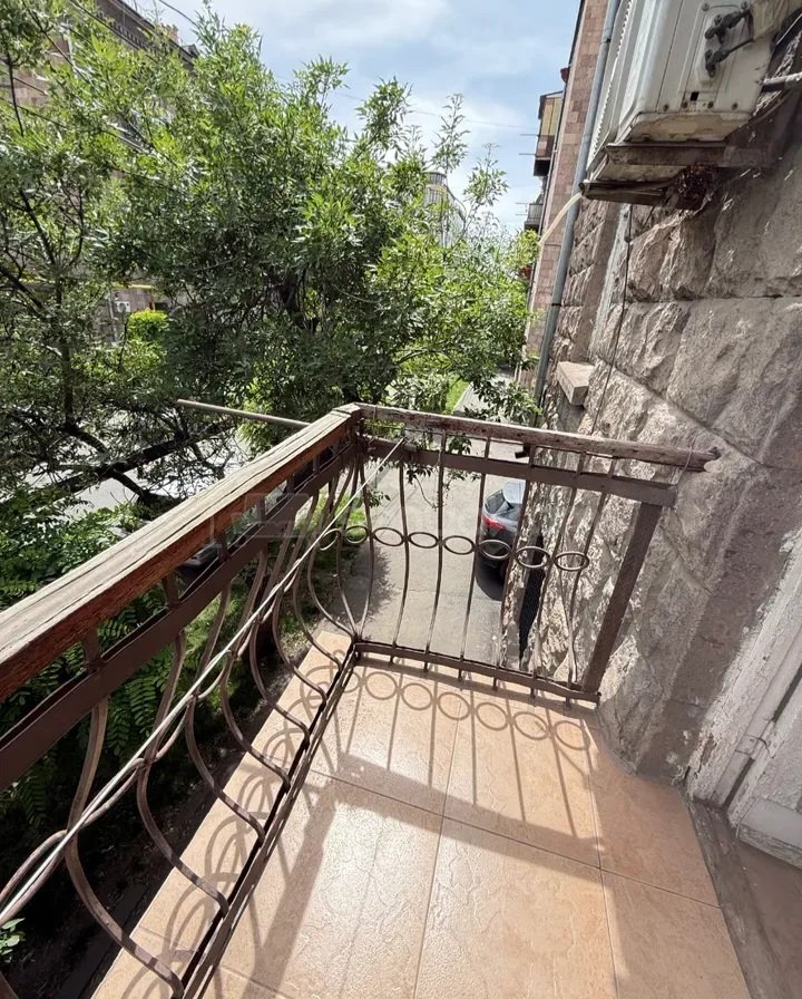 3 Սենյականոց Բնակարան Քարե Շենքում, 54քմ, 2/3 հարկ, Զրոյական Վիճակում