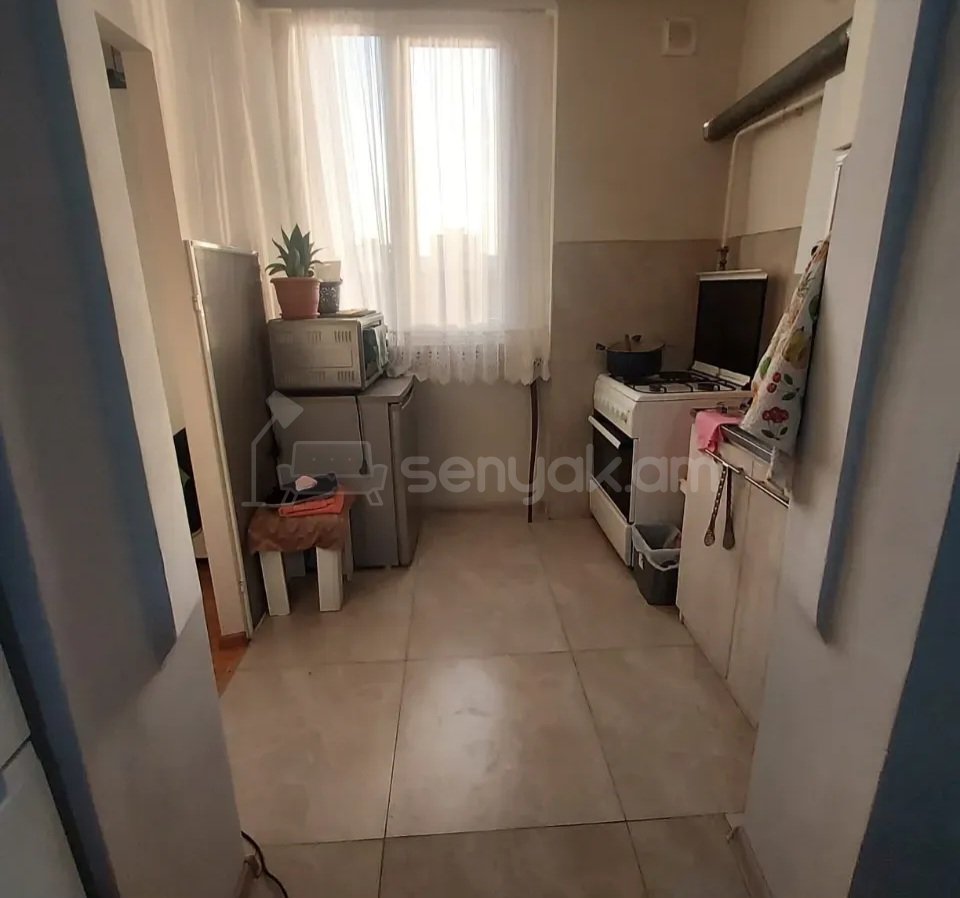 3 Սենյականոց Բնակարան, 60քմ, 5/5 հարկ, Պետական Վիճակում