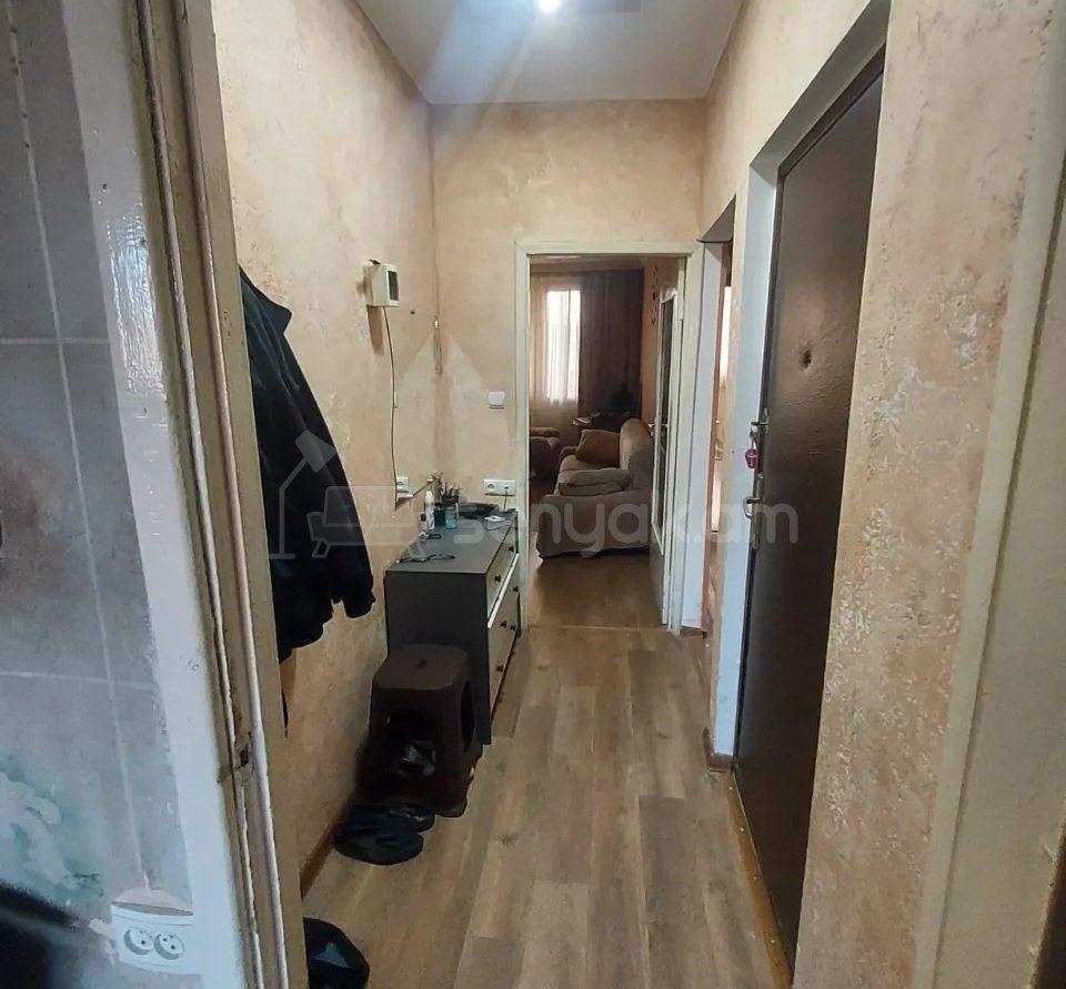 3 Սենյականոց Բնակարան, 60քմ, 5/5 հարկ, Պետական Վիճակում