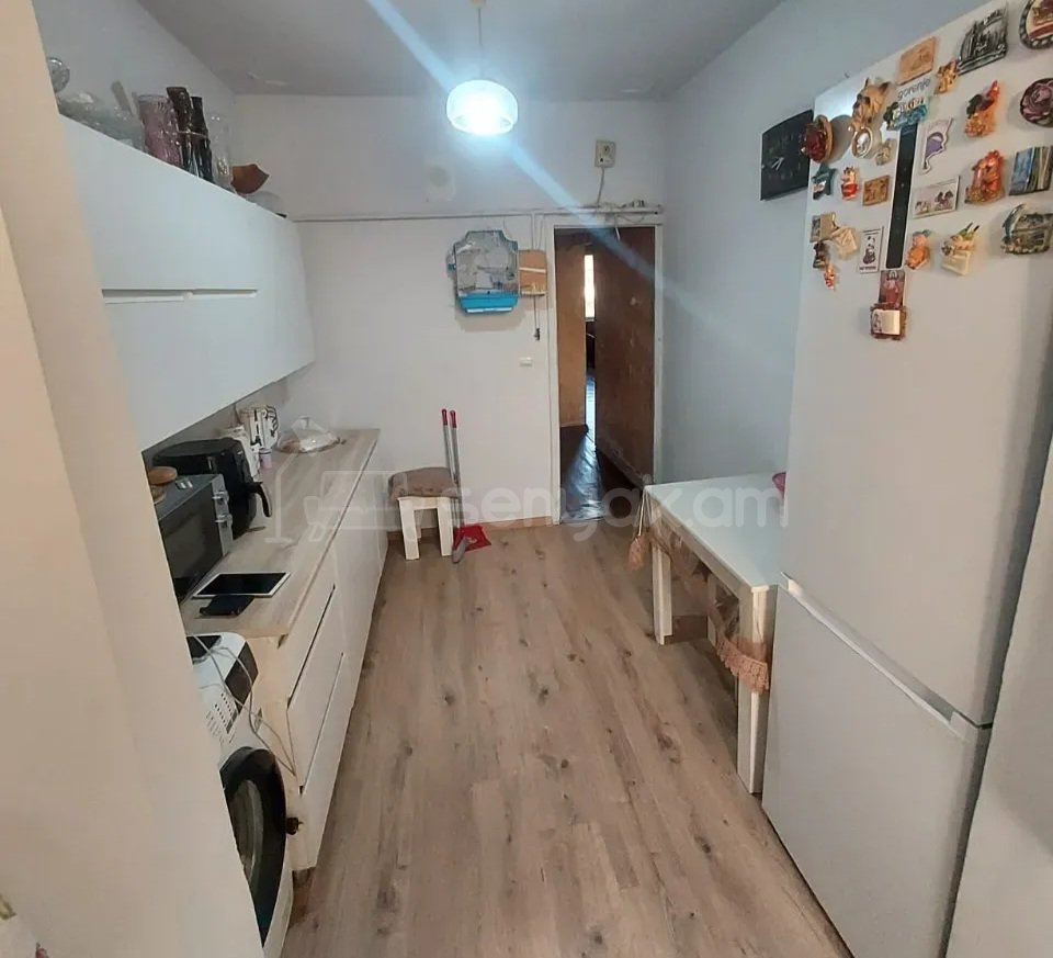 3 Սենյականոց Բնակարան, 60քմ, 5/5 հարկ, Պետական Վիճակում