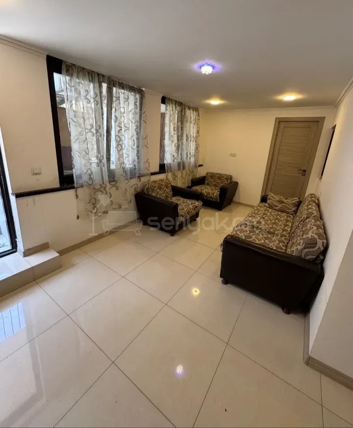 3 Սենյականոց Բնակարան Քարե Շենքում, 45քմ, 1/1 հարկ, Նորմալ Վիճակում, Կահավորված, Արևկող