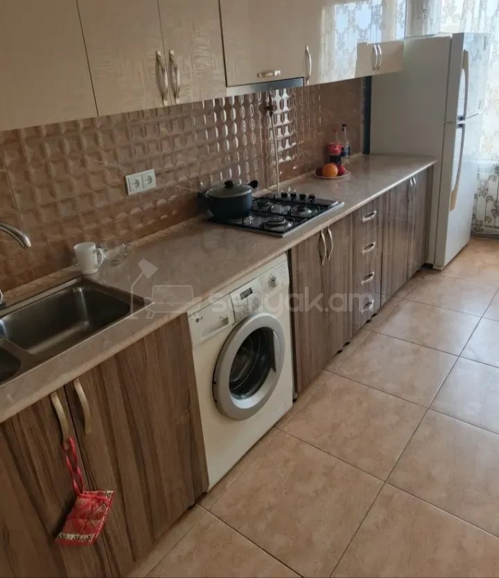 3 Սենյականոց Բնակարան Քարե Շենքում, 78քմ, 6/9 հարկ, Կապիտալ Վերանորոգված, Կահավորված, Արևկող