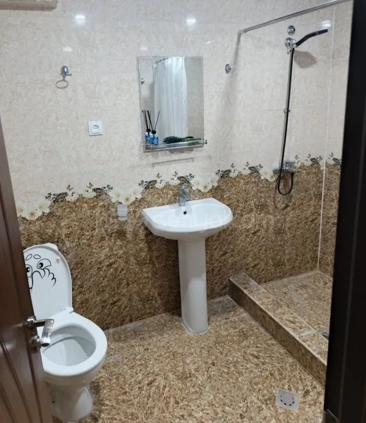 3 Սենյականոց Բնակարան Քարե Շենքում, 78քմ, 6/9 հարկ, Կապիտալ Վերանորոգված, Կահավորված, Արևկող