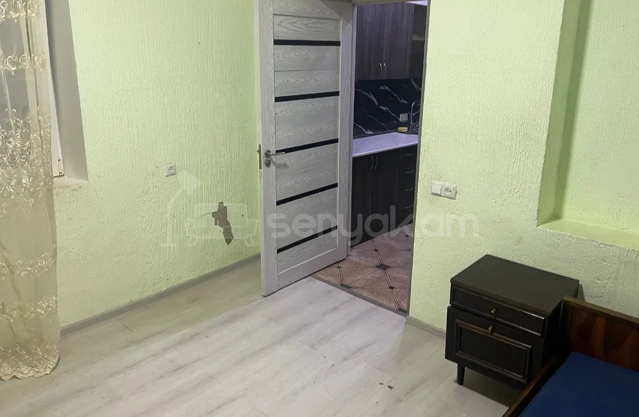 1 Սենյականոց Բնակարան Քարե Շենքում, 33քմ, 1/1 հարկ, Կապիտալ Վերանորոգված, Կահավորված