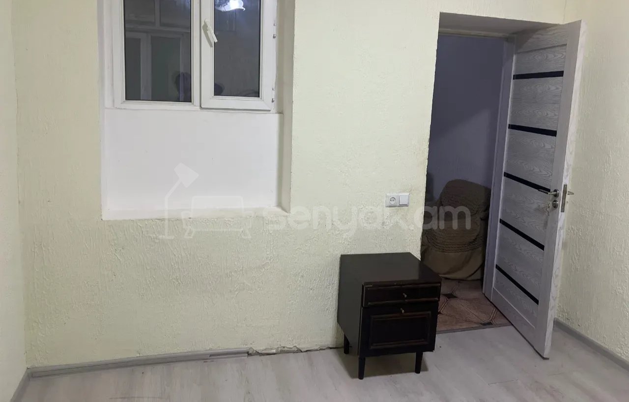 1 Սենյականոց Բնակարան Քարե Շենքում, 33քմ, 1/1 հարկ, Կապիտալ Վերանորոգված, Կահավորված