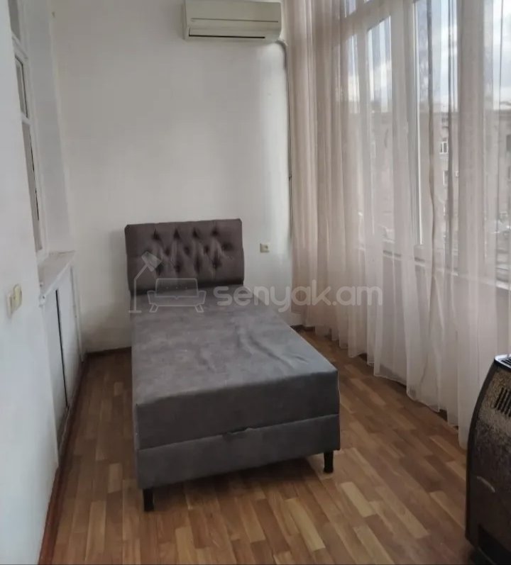 2 Սենյականոց Բնակարան Քարե Շենքում, 50քմ, 4/5 հարկ, Նորմալ Վիճակում, Կահավորված