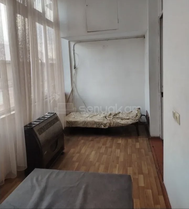 2 Սենյականոց Բնակարան Քարե Շենքում, 50քմ, 4/5 հարկ, Նորմալ Վիճակում, Կահավորված